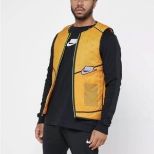 Nike Wild Run Aerolayer Vest
Nike AeroLayer Mens sz XL NEW running crossposted